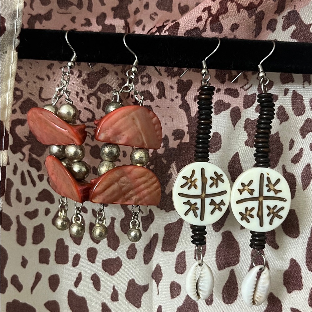 3 pc gift Lightweight Animal Print Sheer Shawl Blush and Brown 2 pairs earrings - Picture 3 of 6